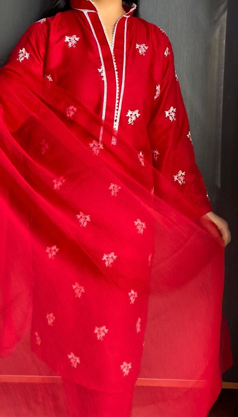 LILLY EMBROIDERY 3PC