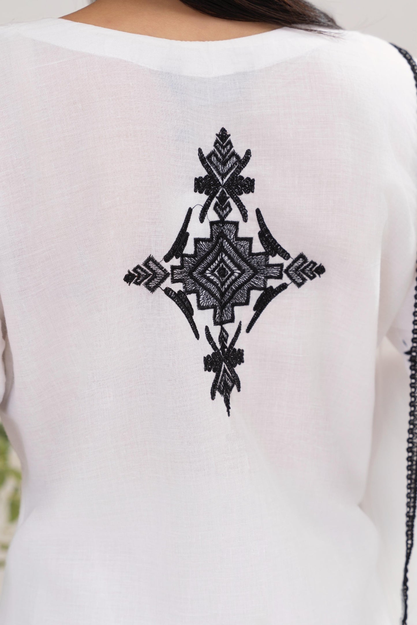 WHITE CHARM 3 Piece Stitched